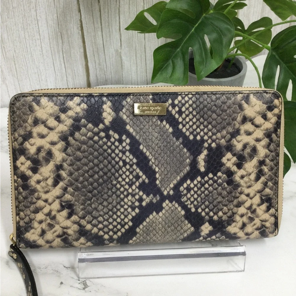 GUC. kate spade Beige Black Snake-Print Zip Wallet